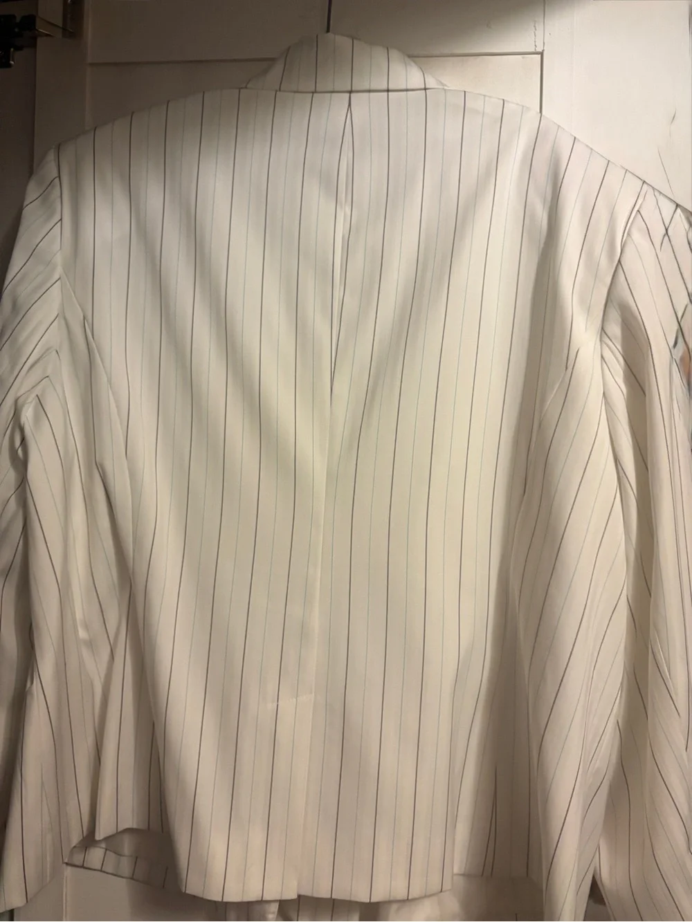 Evan Picone White Blazer with Gray and Blue Pinstripes - Picture 5 of 5
